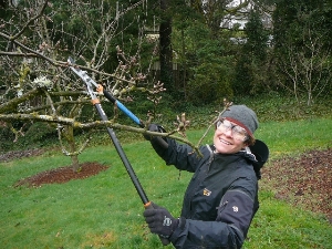 2014 TCT Member pruning with loppers