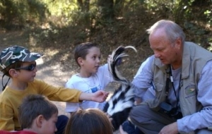 Docent Teaches Kids About The Animals of Blue Sky