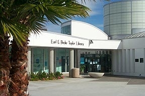 Pacific Beach/Earl & Birdie Taylor Branch Library