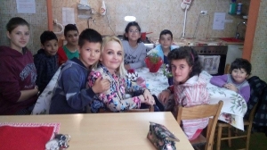 Administrator with Children at Casa Mea