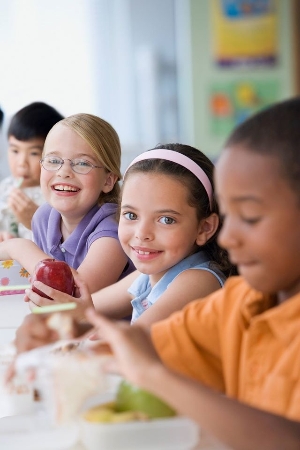 Children eating healthy lunch